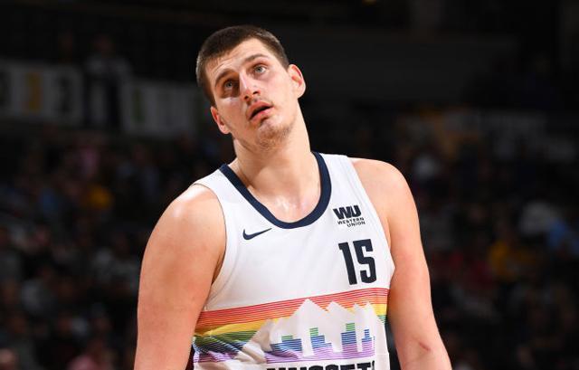 金雞獨立背 金雞獨立背